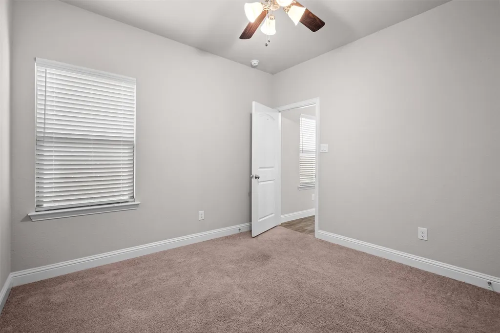 119 Happy Lane Red Oak TX 75154