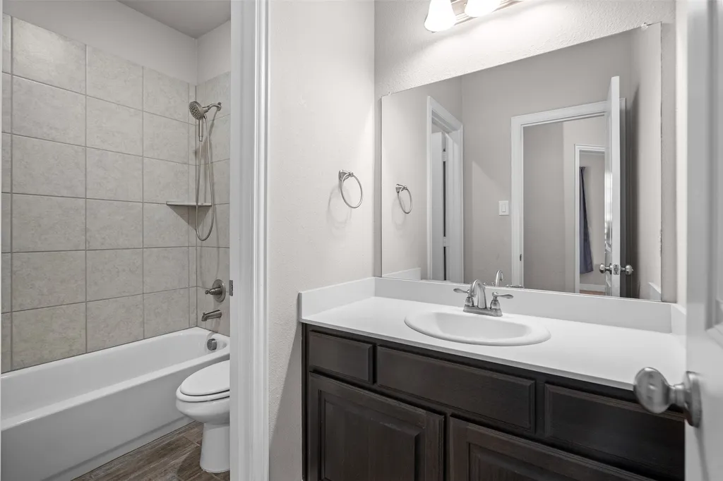 119 Happy Lane Red Oak TX 75154