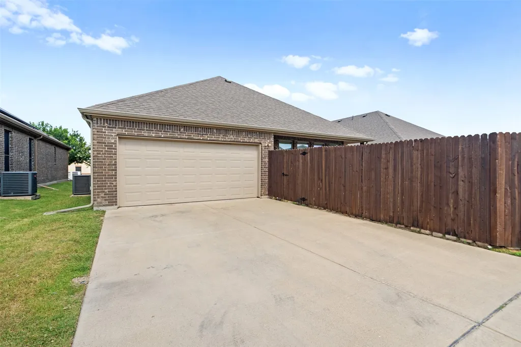 119 Happy Lane Red Oak TX 75154