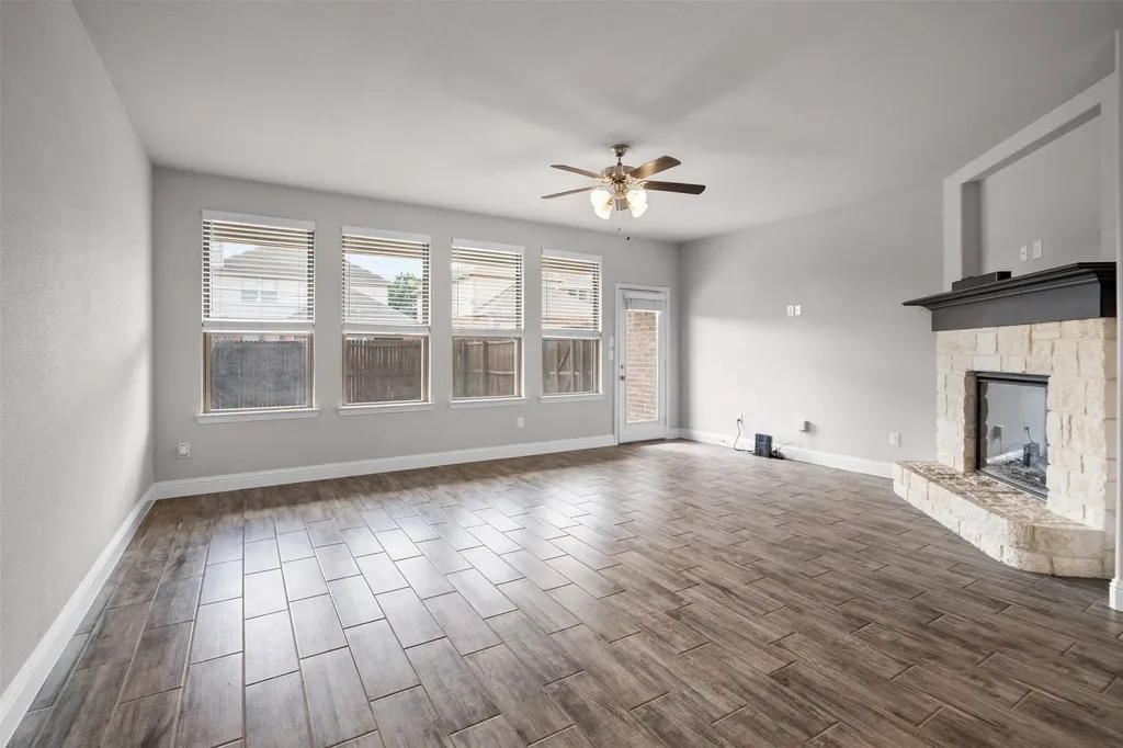 119 Happy Lane Red Oak TX 75154