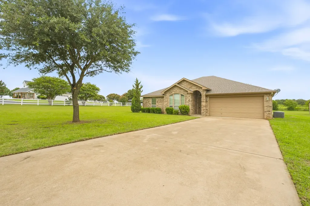 172 County Road 449 De Leon TX 76444