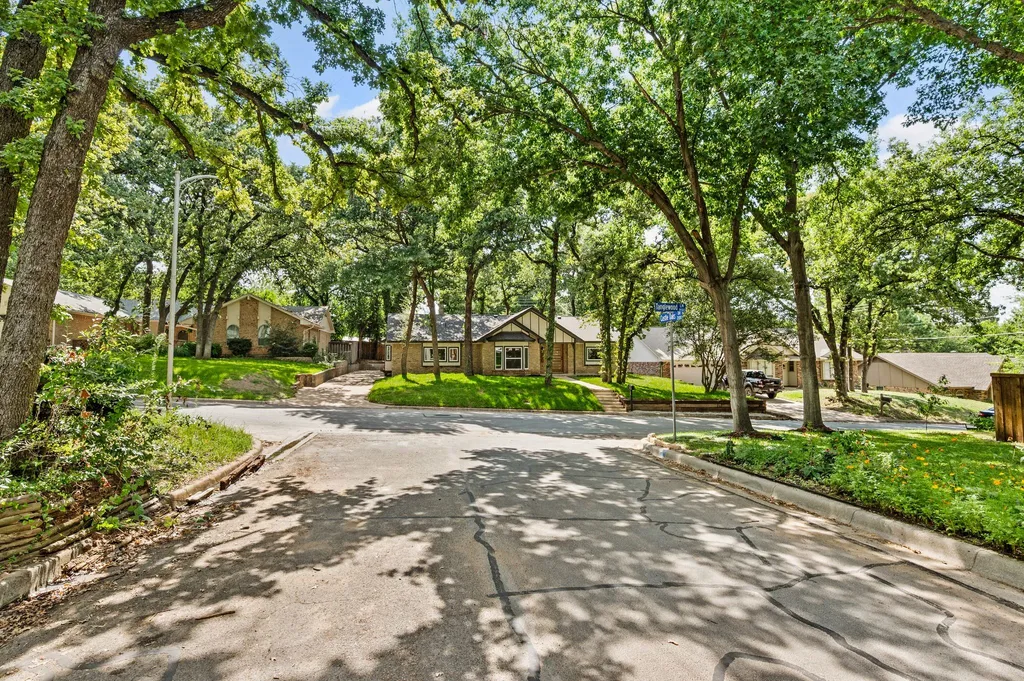 800 Tanglewood Lane Arlington TX 76012