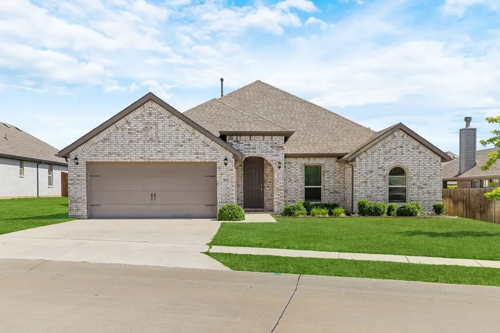915 Timber Ridge Drive Justin TX 76247