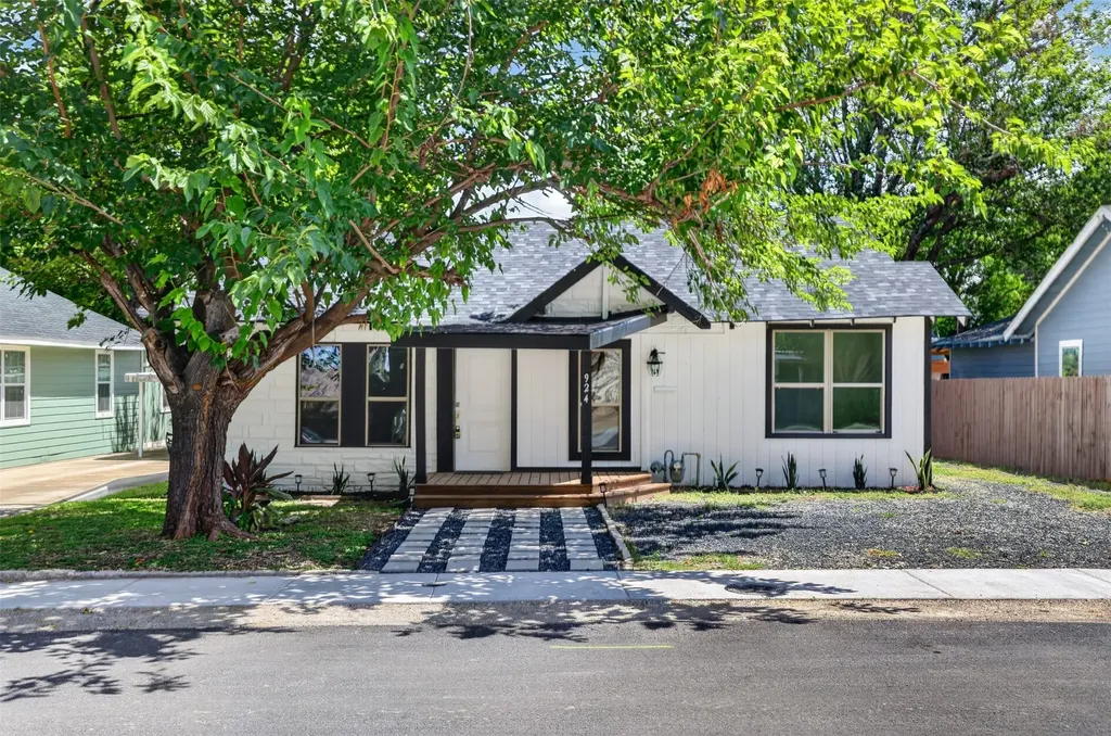 924 Nolte Drive Dallas TX 75208
