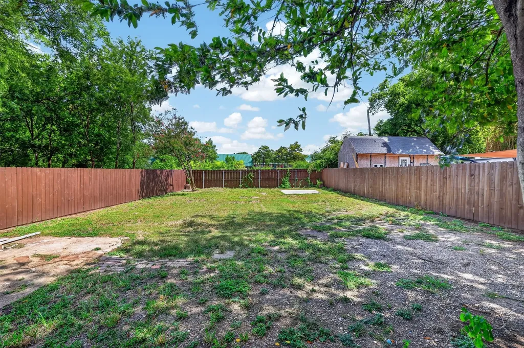 924 Nolte Drive Dallas TX 75208