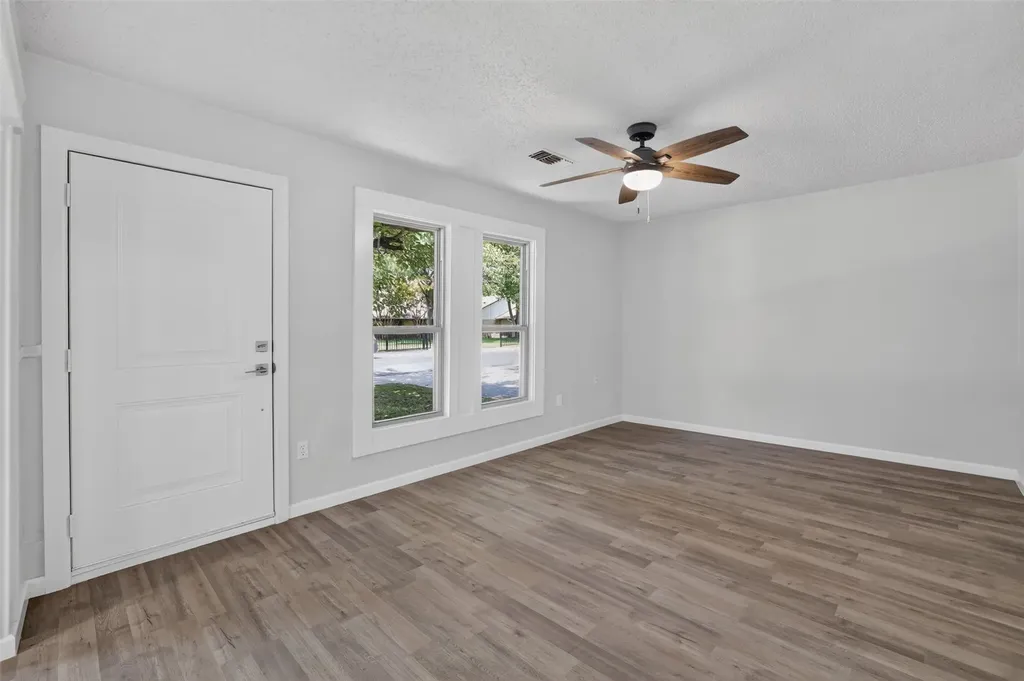 924 Nolte Drive Dallas TX 75208