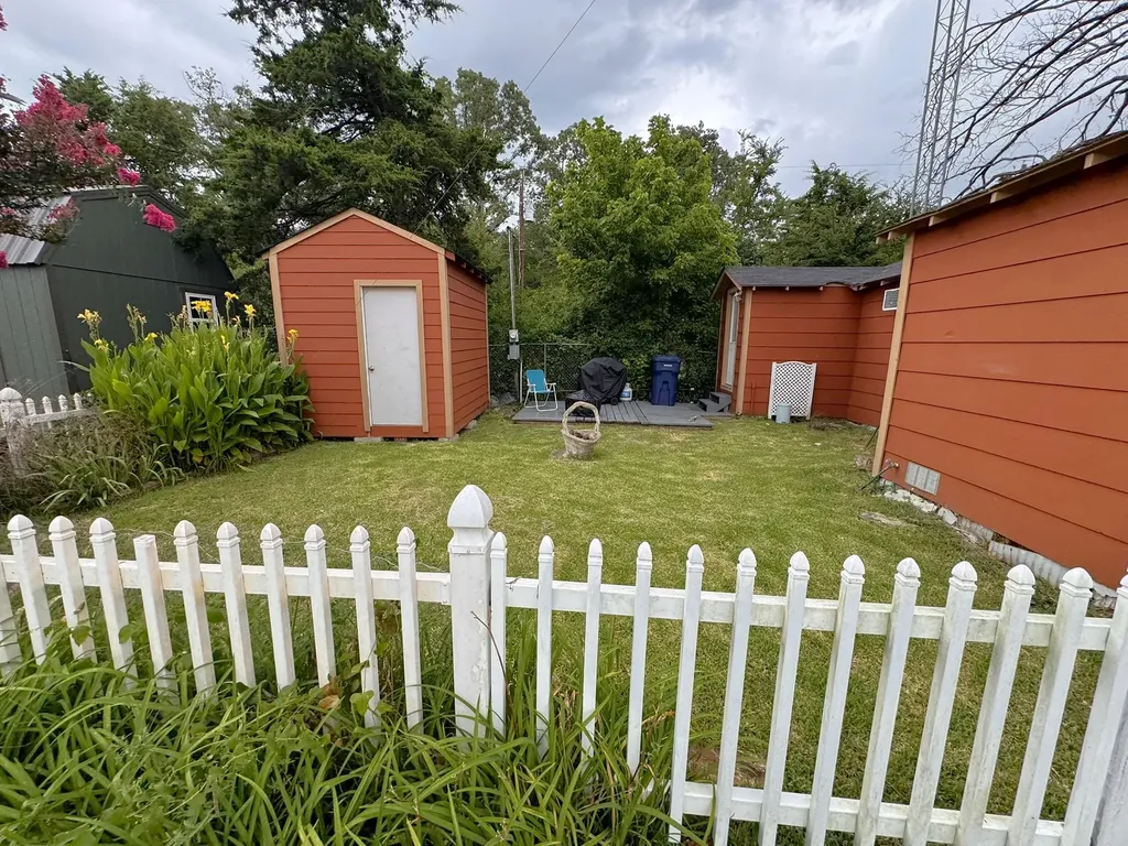 1926 Private Road 3344 Greenville TX 75402