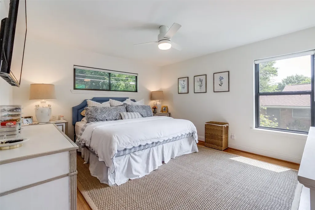 876 Berkinshire Drive Dallas TX 75218