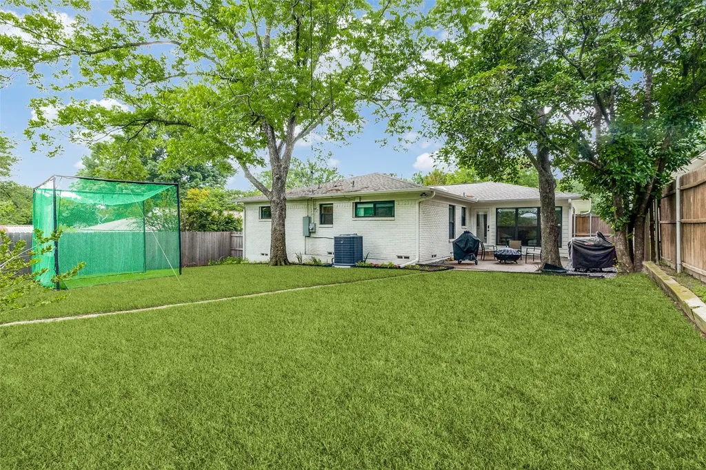 876 Berkinshire Drive Dallas TX 75218