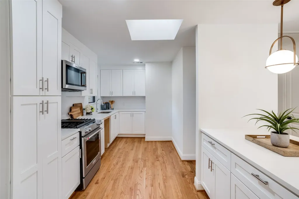876 Berkinshire Drive Dallas TX 75218