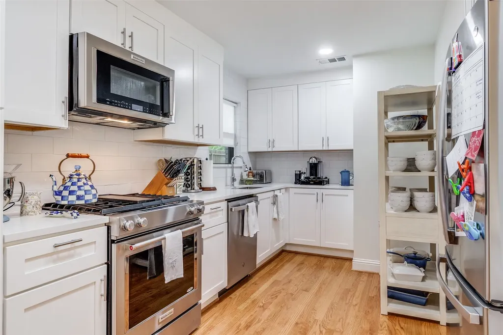 876 Berkinshire Drive Dallas TX 75218