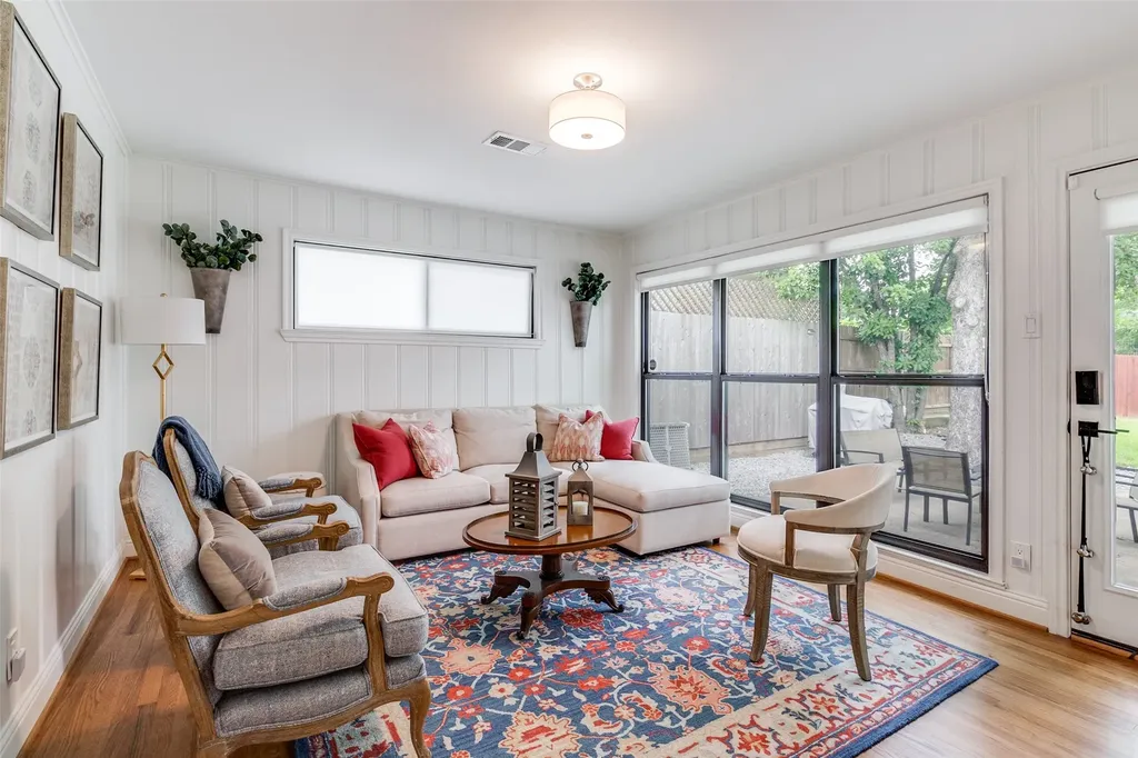876 Berkinshire Drive Dallas TX 75218