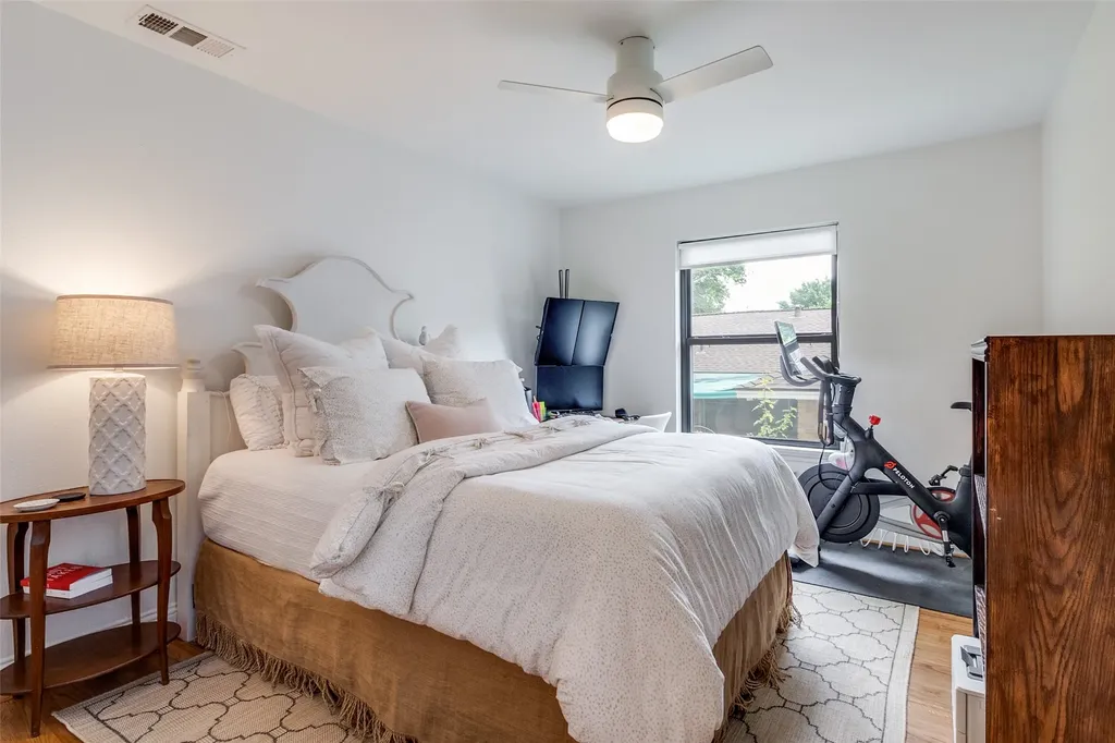 876 Berkinshire Drive Dallas TX 75218