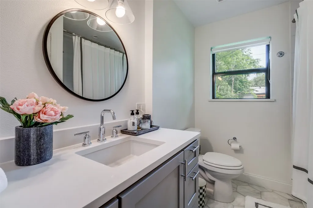876 Berkinshire Drive Dallas TX 75218
