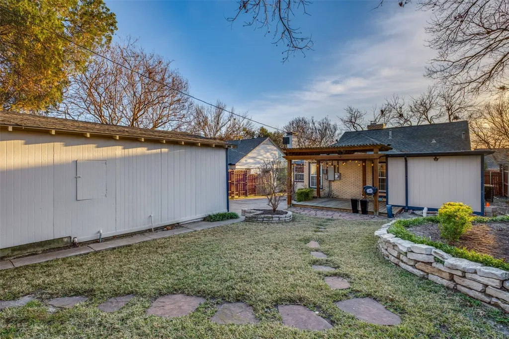 818 Valencia Street Dallas TX 75223