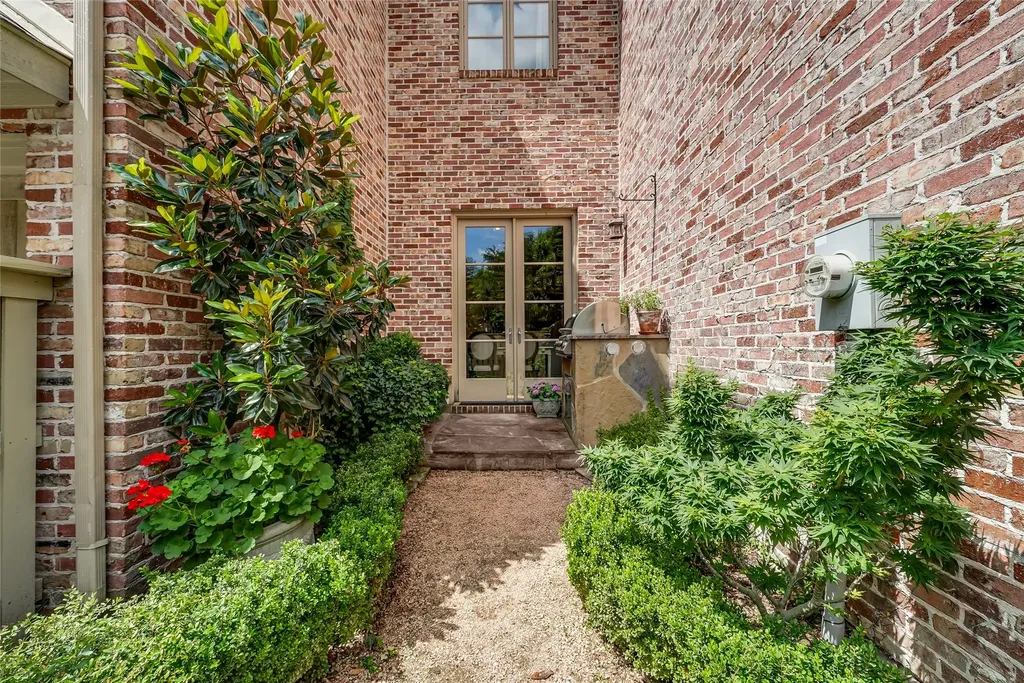 4608 Gilbert Avenue Dallas TX 75219