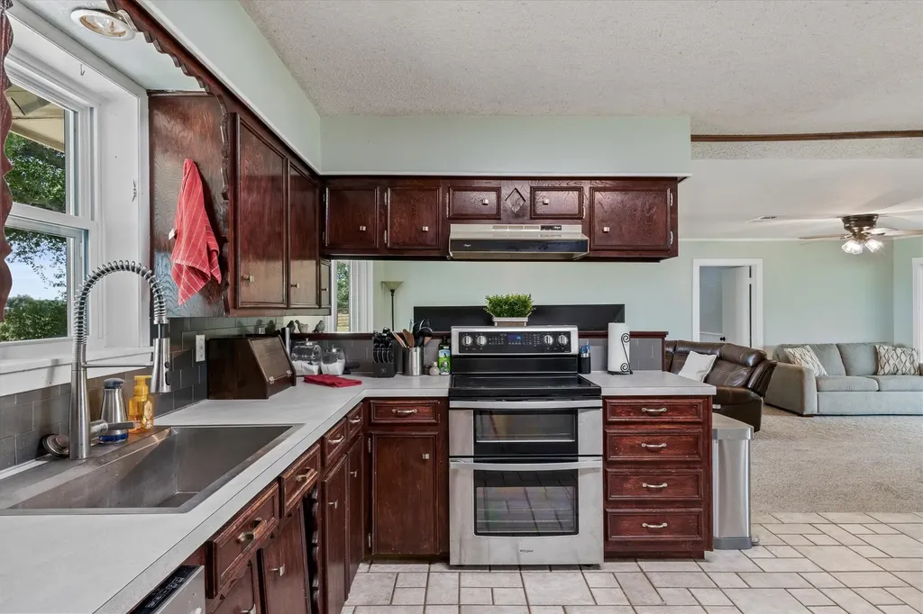 800 Vz County Road 4105 Canton TX 75103