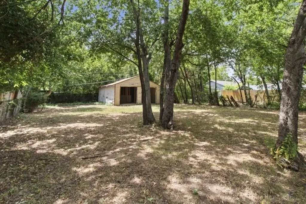 910 Loney Street Fort Worth TX 76104