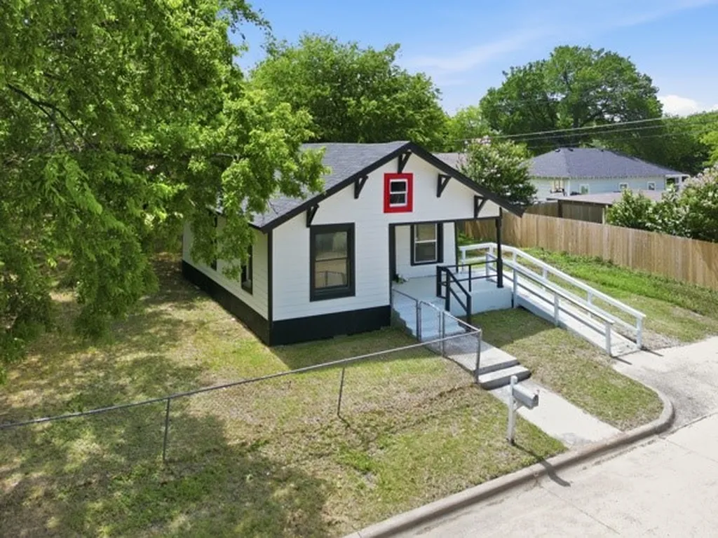 910 Loney Street Fort Worth TX 76104