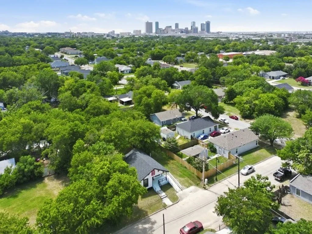 910 Loney Street Fort Worth TX 76104