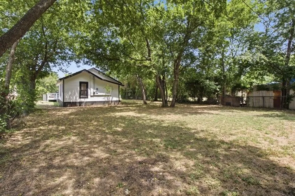 910 Loney Street Fort Worth TX 76104