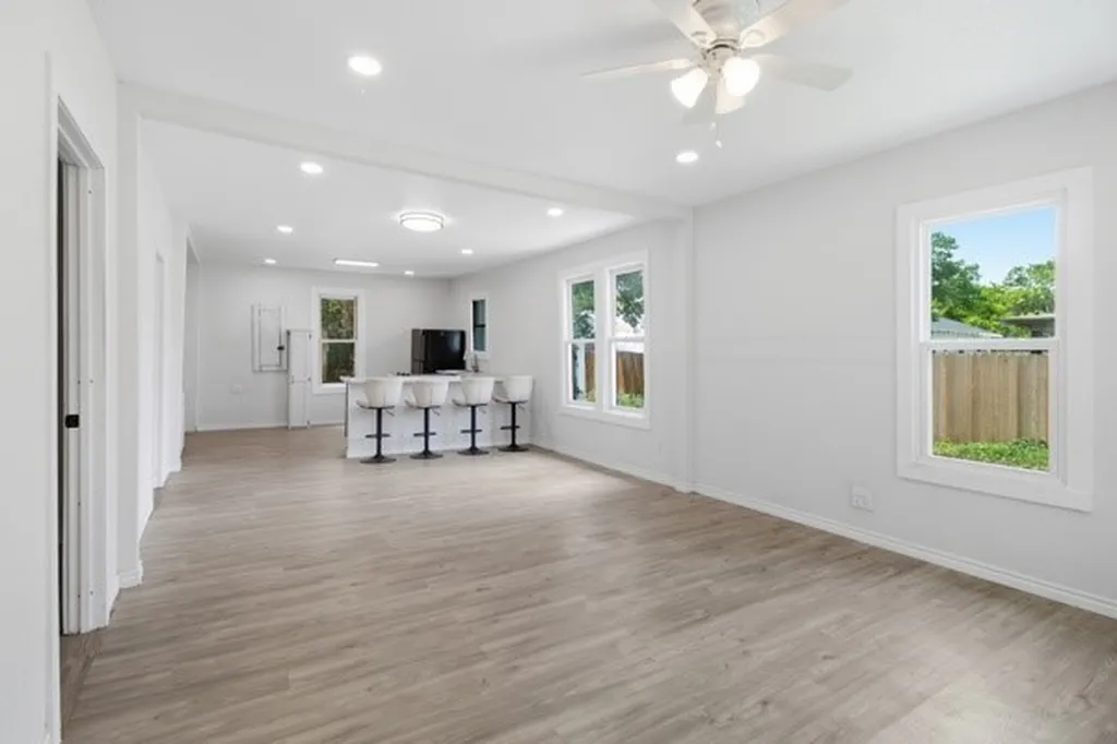 910 Loney Street Fort Worth TX 76104