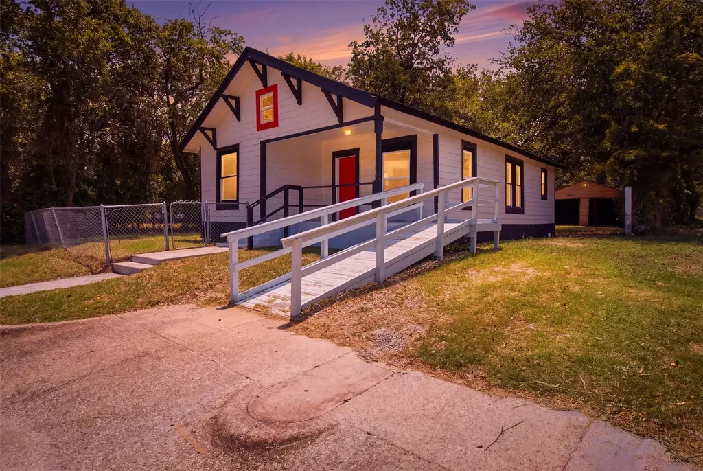 910 Loney Street Fort Worth TX 76104