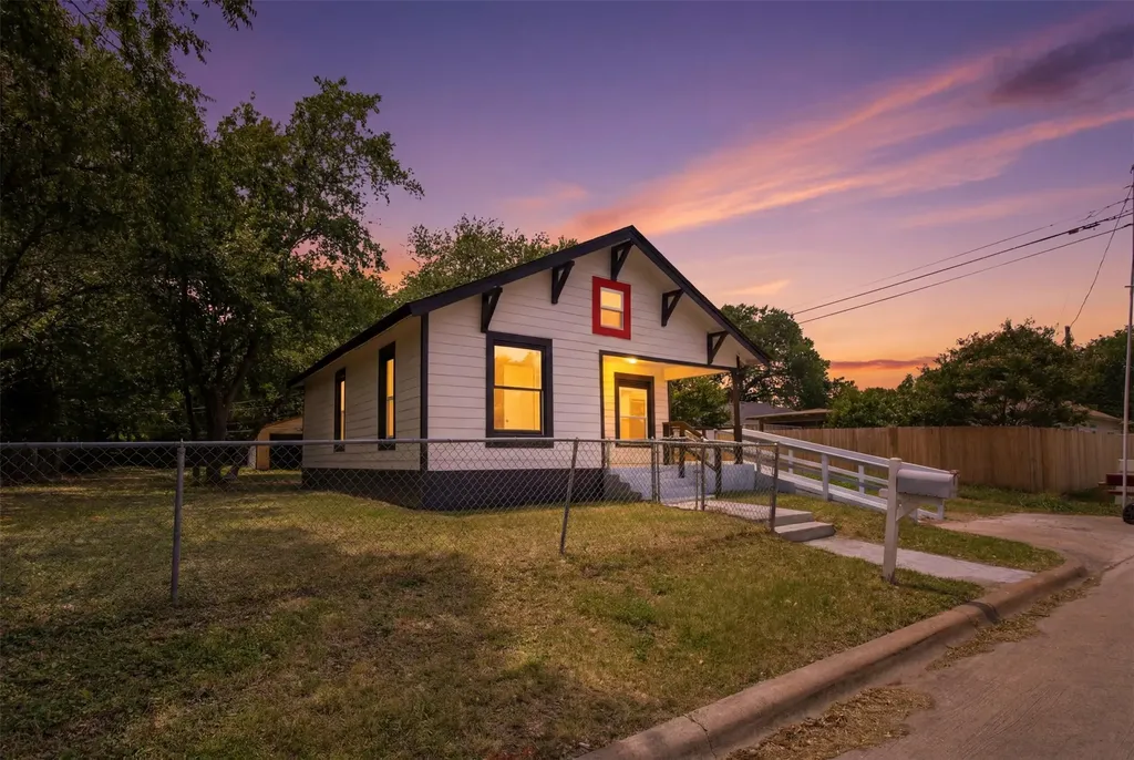 910 Loney Street Fort Worth TX 76104