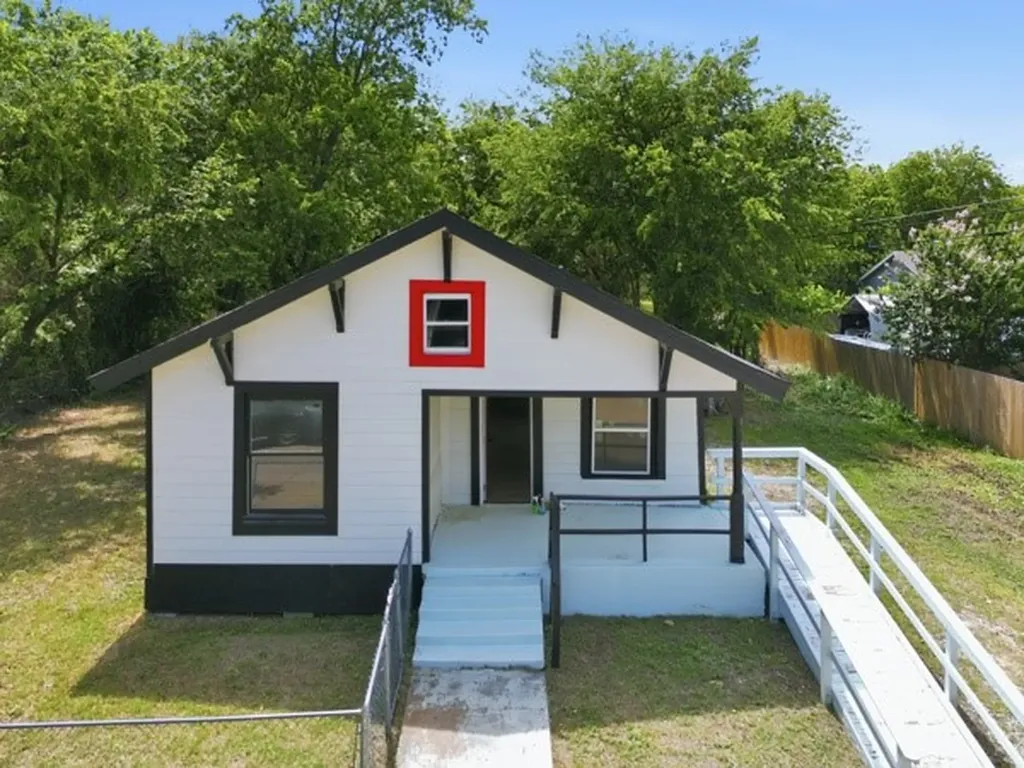 910 Loney Street Fort Worth TX 76104
