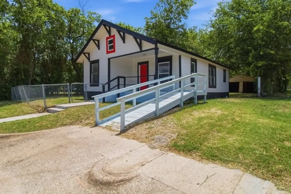 910 Loney Street Fort Worth TX 76104