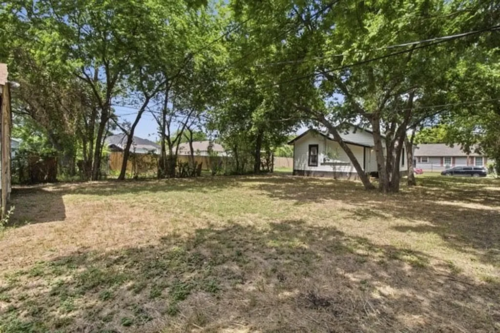 910 Loney Street Fort Worth TX 76104