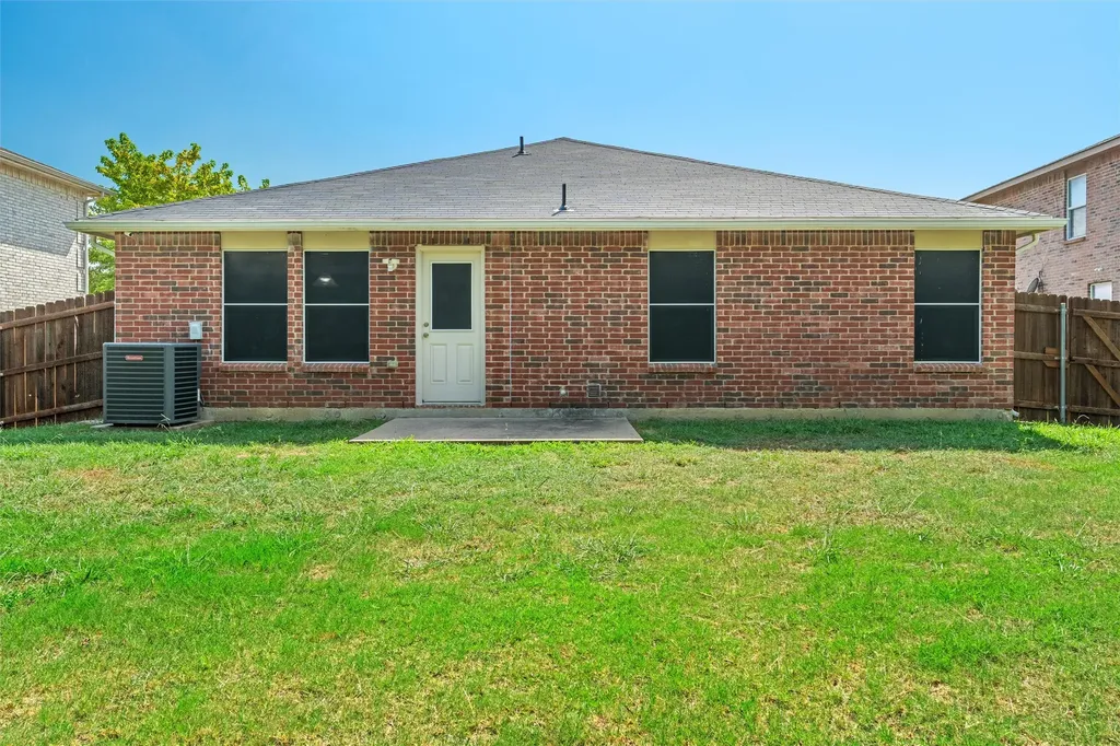 8421 River Bluffs Drive Arlington TX 76002