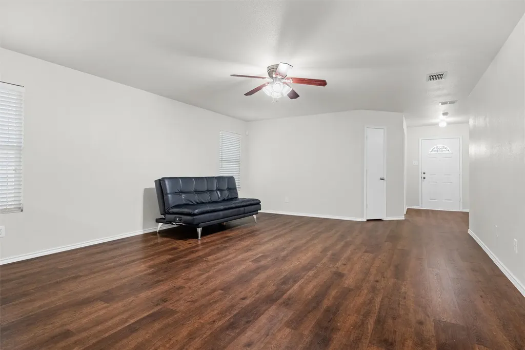 8421 River Bluffs Drive Arlington TX 76002