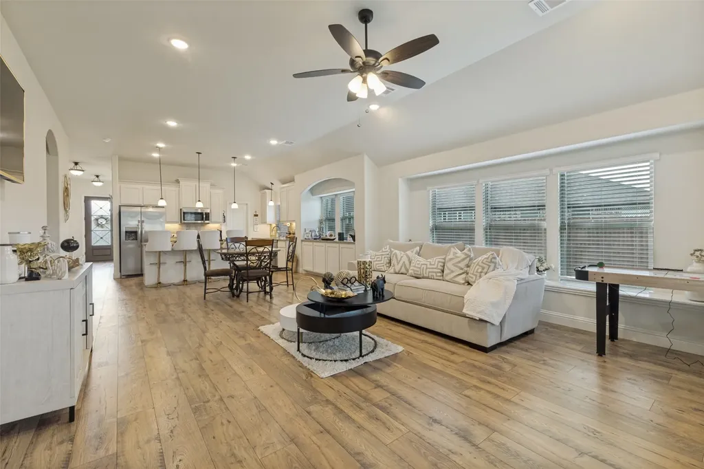 127 Woodlands Way Balch Springs TX 75181
