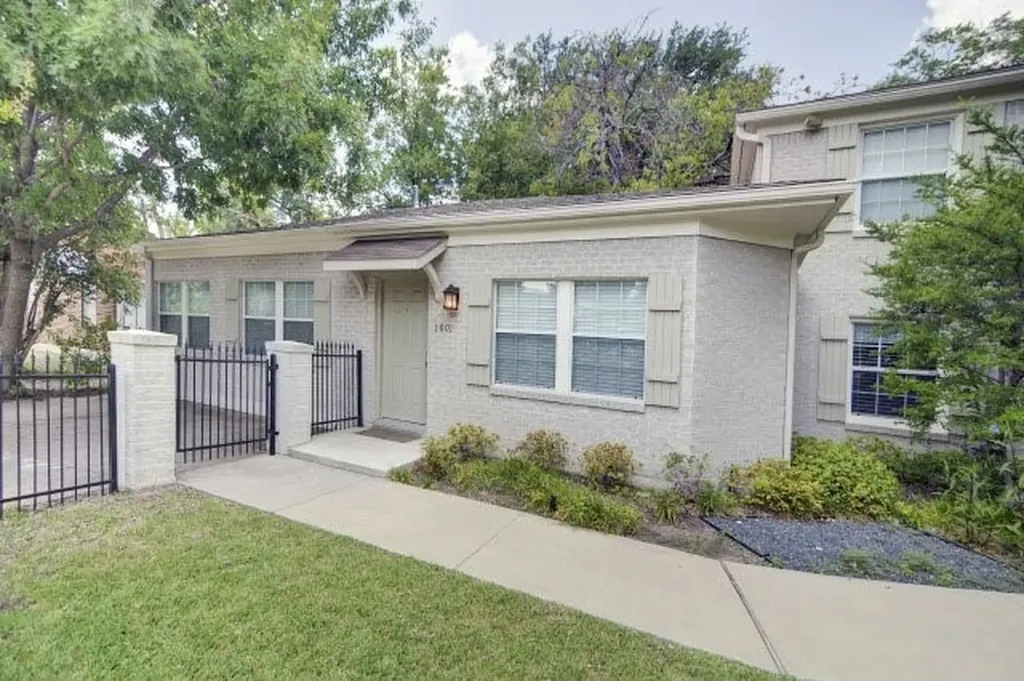 2800 Parmer Avenue Fort Worth TX 76109
