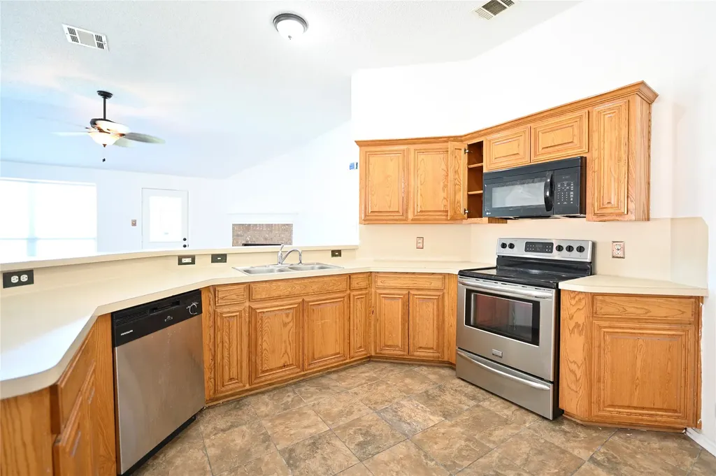 1631 Mt Zion Drive Arlington TX 76018