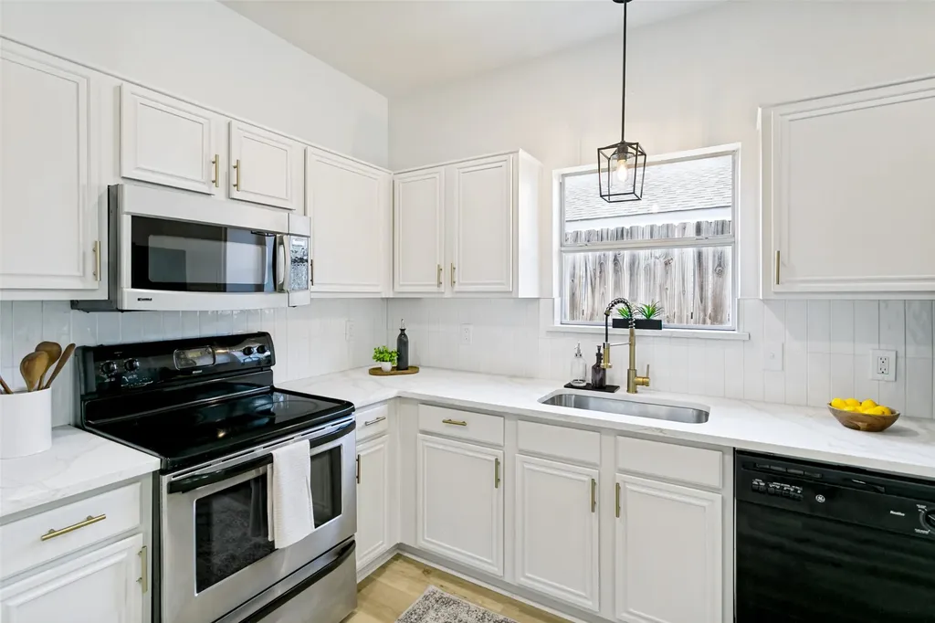 7113 Avington Way Fort Worth TX 76133