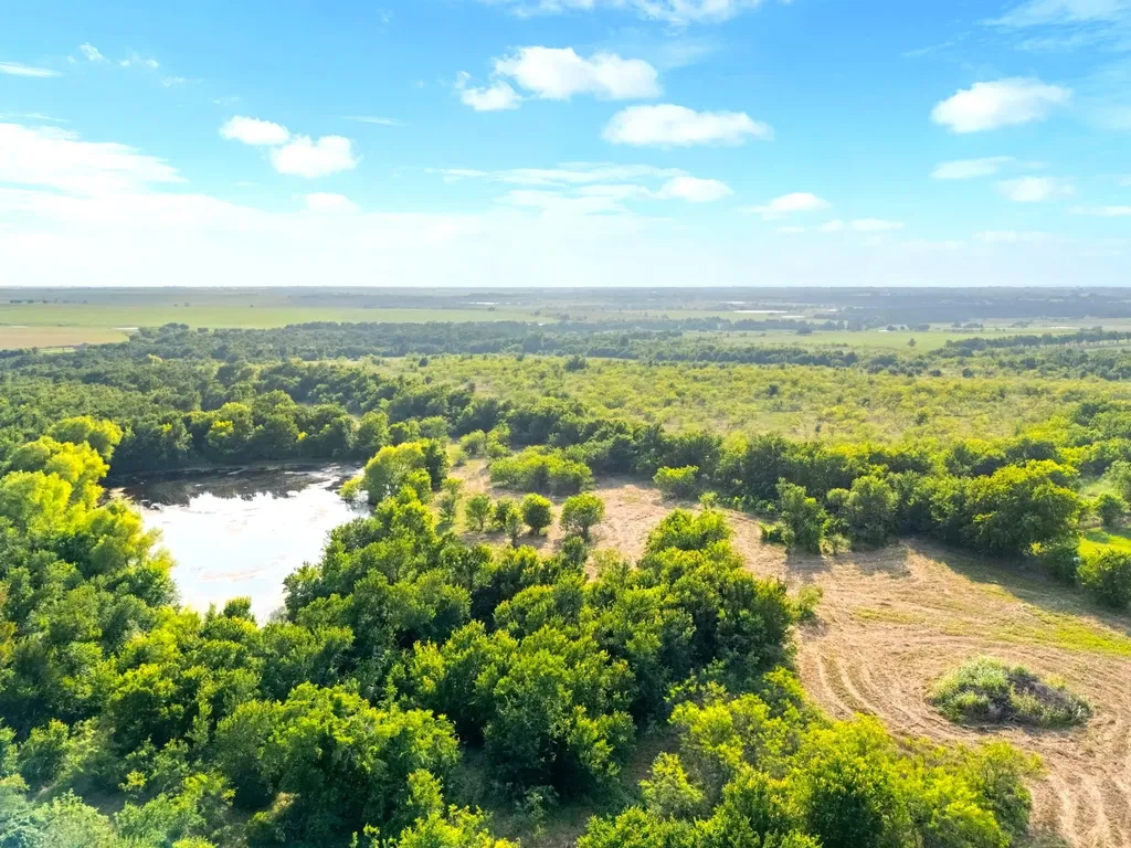 3005 Us Highway 77 Lott TX 76656
