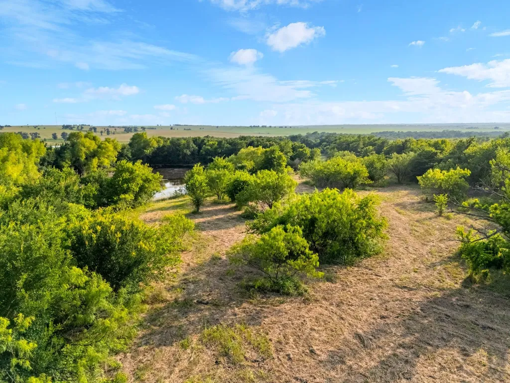 3005 Us Highway 77 Lott TX 76656