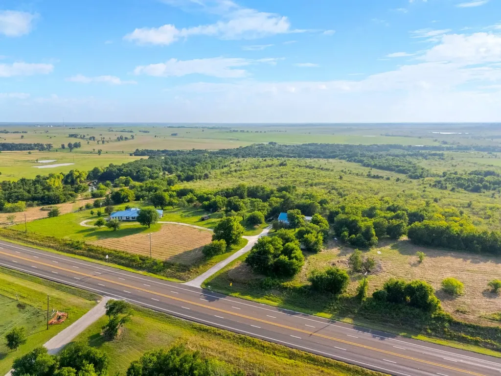 3005 Us Highway 77 Lott TX 76656