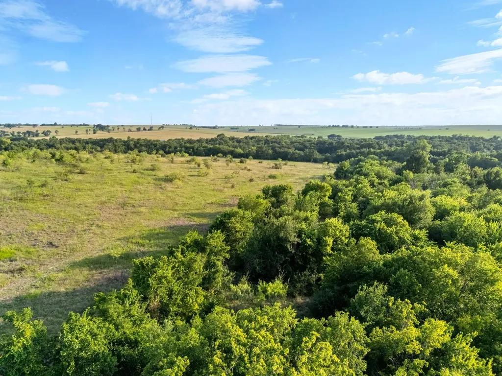 3005 Us Highway 77 Lott TX 76656