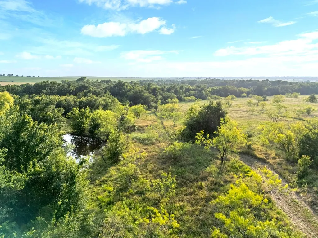 3005 Us Highway 77 Lott TX 76656