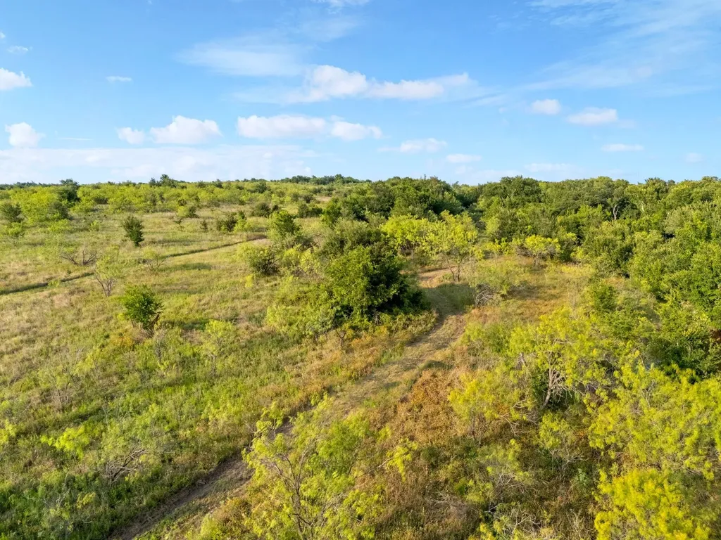 3005 Us Highway 77 Lott TX 76656
