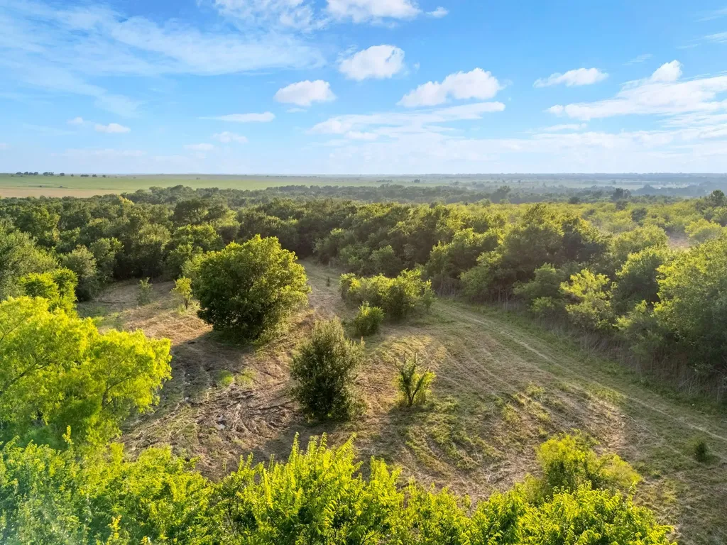 3005 Us Highway 77 Lott TX 76656