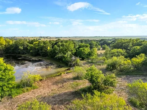 3005 Us Highway 77 Lott TX 76656