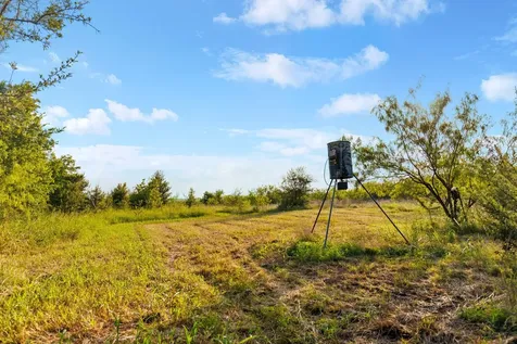 3005 Us Highway 77 Lott TX 76656
