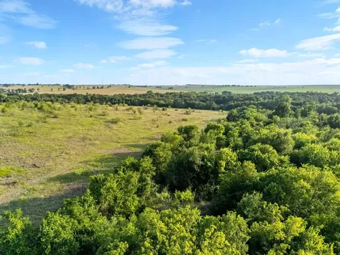 3005 Us Highway 77 Lott TX 76656