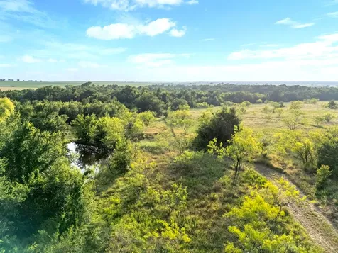 3005 Us Highway 77 Lott TX 76656