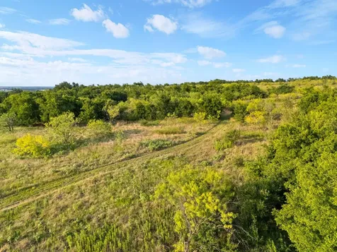 3005 Us Highway 77 Lott TX 76656