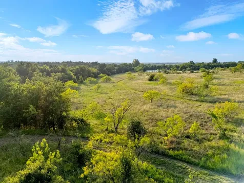 3005 Us Highway 77 Lott TX 76656